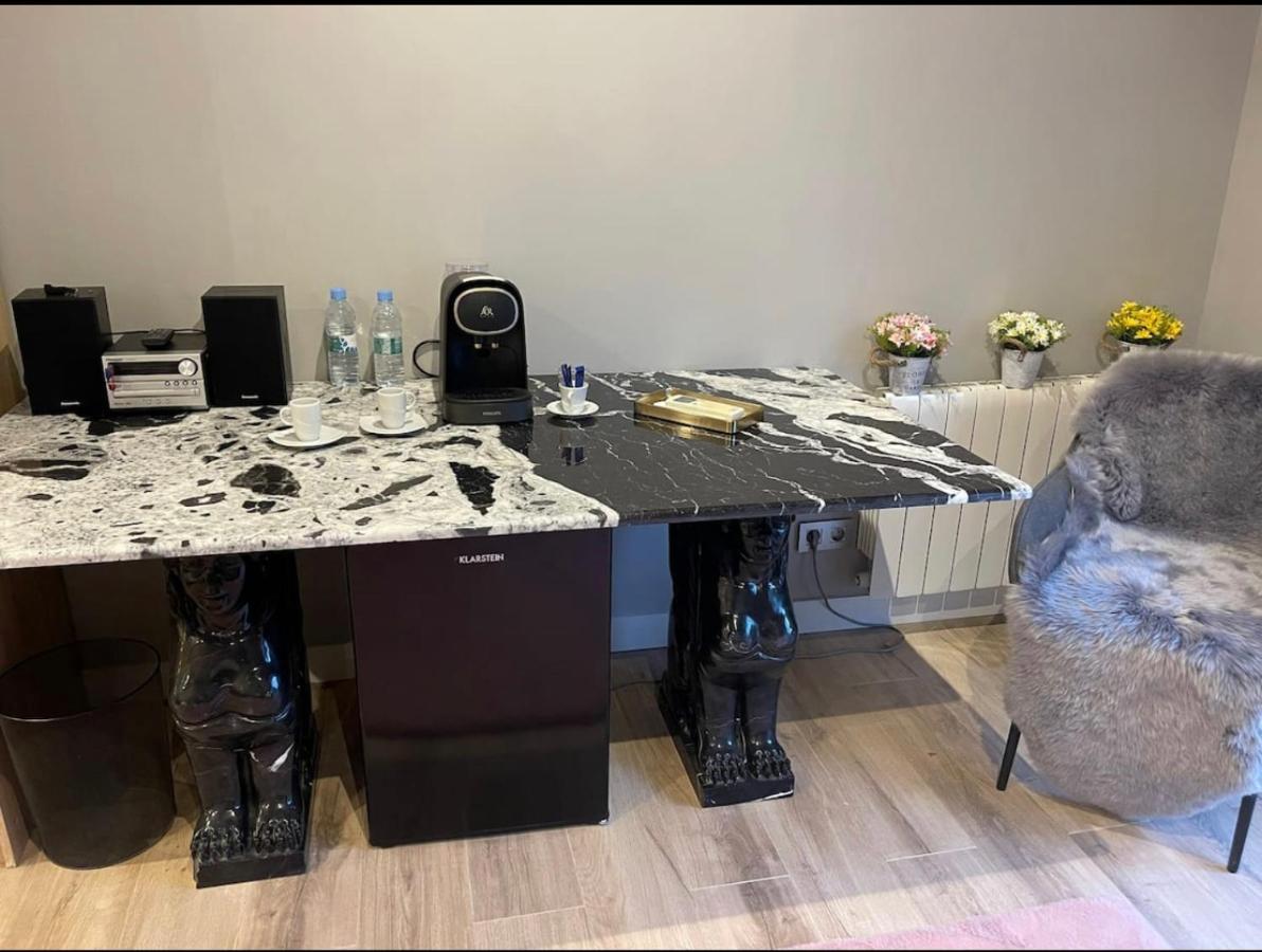 Suite Privada Frente A La Piscina Para 2 Personas Con Sofa Cama Para 2 Mas 4P No Es Casa Completa 산비센테델라스페그 외부 사진
