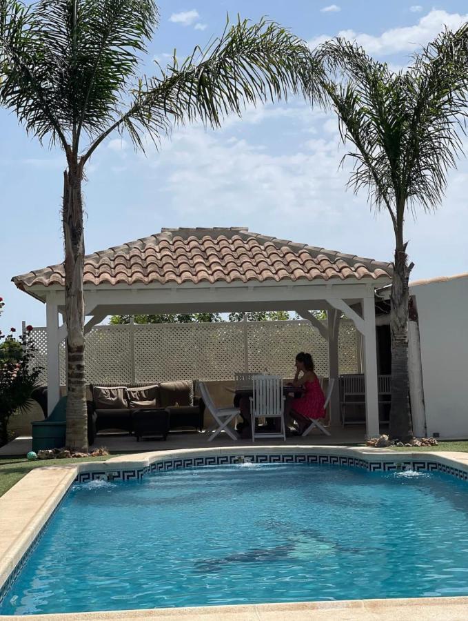 Suite Privada Frente A La Piscina Para 2 Personas Con Sofa Cama Para 2 Mas 4P No Es Casa Completa 산비센테델라스페그 외부 사진