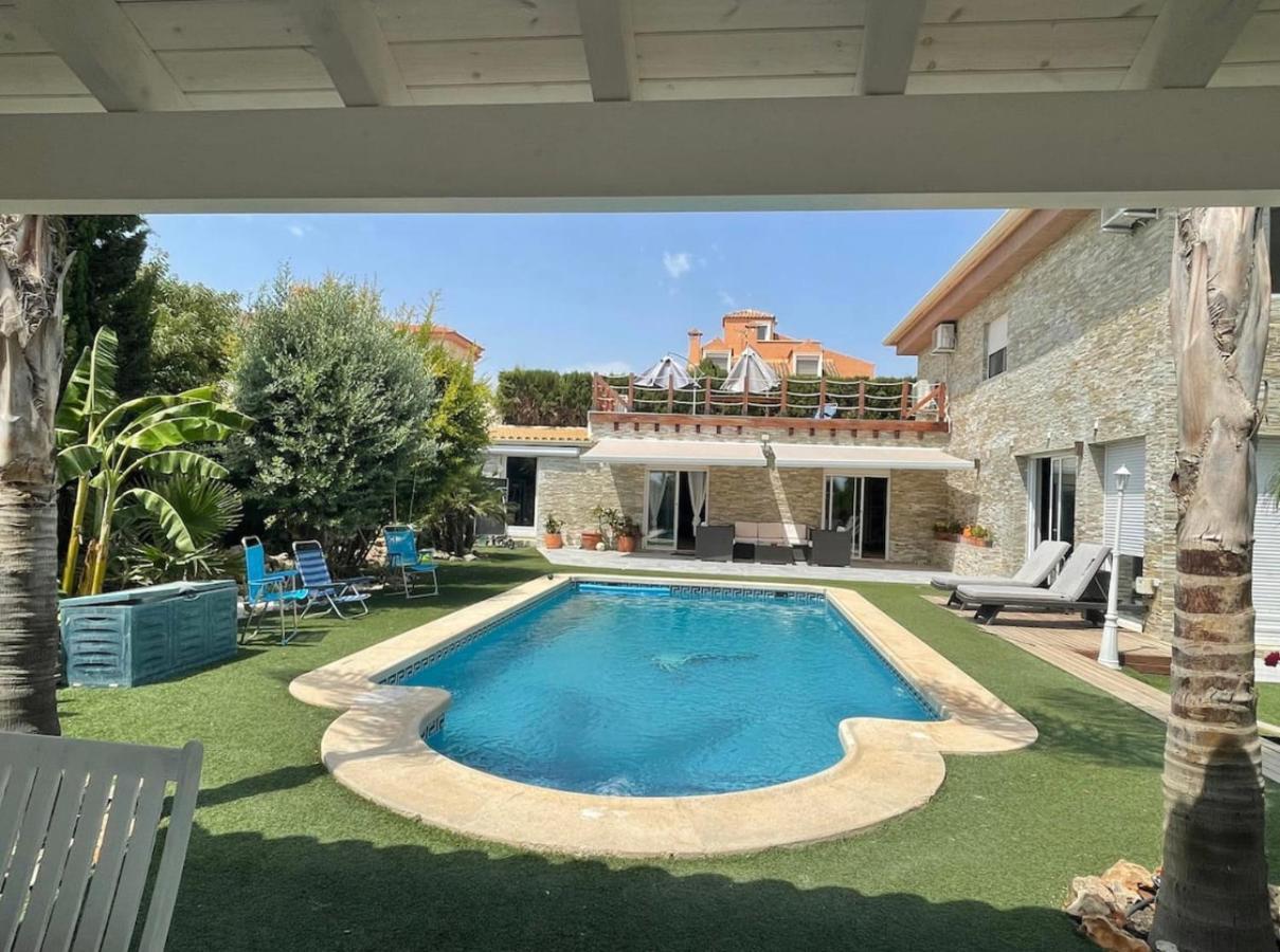 Suite Privada Frente A La Piscina Para 2 Personas Con Sofa Cama Para 2 Mas 4P No Es Casa Completa 산비센테델라스페그 외부 사진