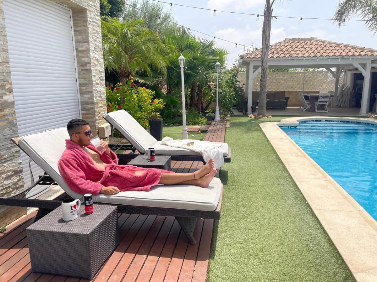 Suite Privada Frente A La Piscina Para 2 Personas Con Sofa Cama Para 2 Mas 4P No Es Casa Completa 산비센테델라스페그 외부 사진