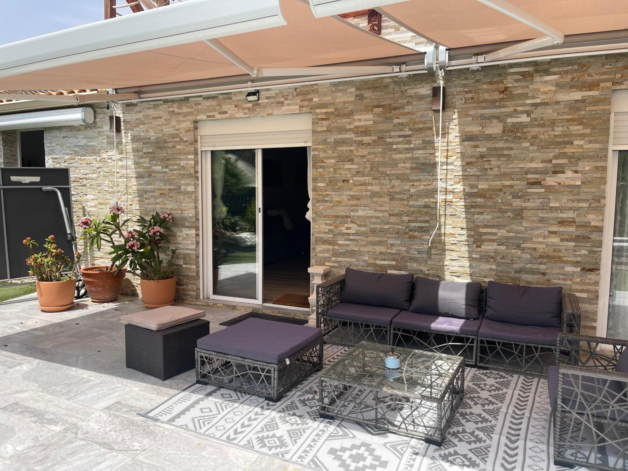 Suite Privada Frente A La Piscina Para 2 Personas Con Sofa Cama Para 2 Mas 4P No Es Casa Completa 산비센테델라스페그 외부 사진