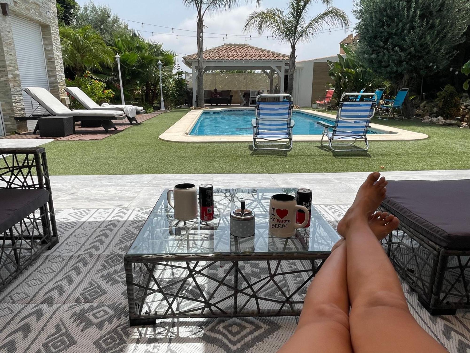 Suite Privada Frente A La Piscina Para 2 Personas Con Sofa Cama Para 2 Mas 4P No Es Casa Completa 산비센테델라스페그 외부 사진