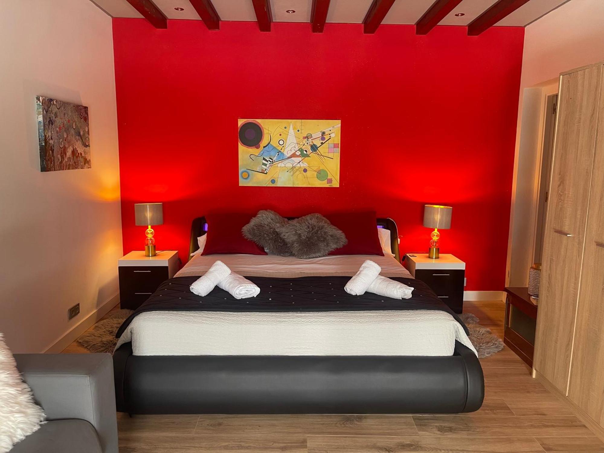 Suite Privada Frente A La Piscina Para 2 Personas Con Sofa Cama Para 2 Mas 4P No Es Casa Completa 산비센테델라스페그 외부 사진